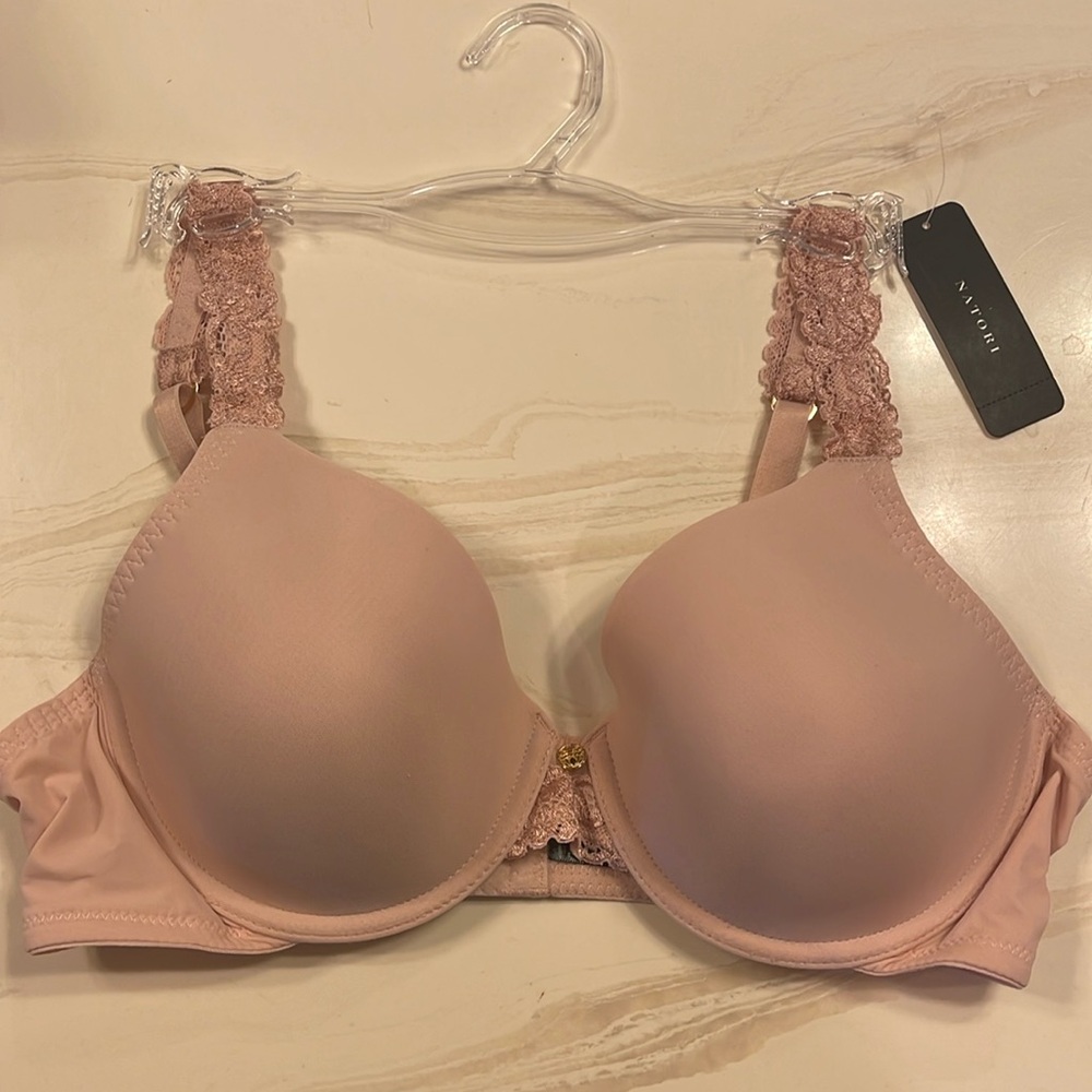 Brand New, never worn Natori underwire bra…34C